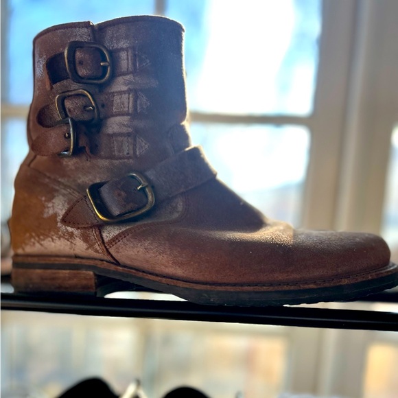 Frye - Picture 1 of 3